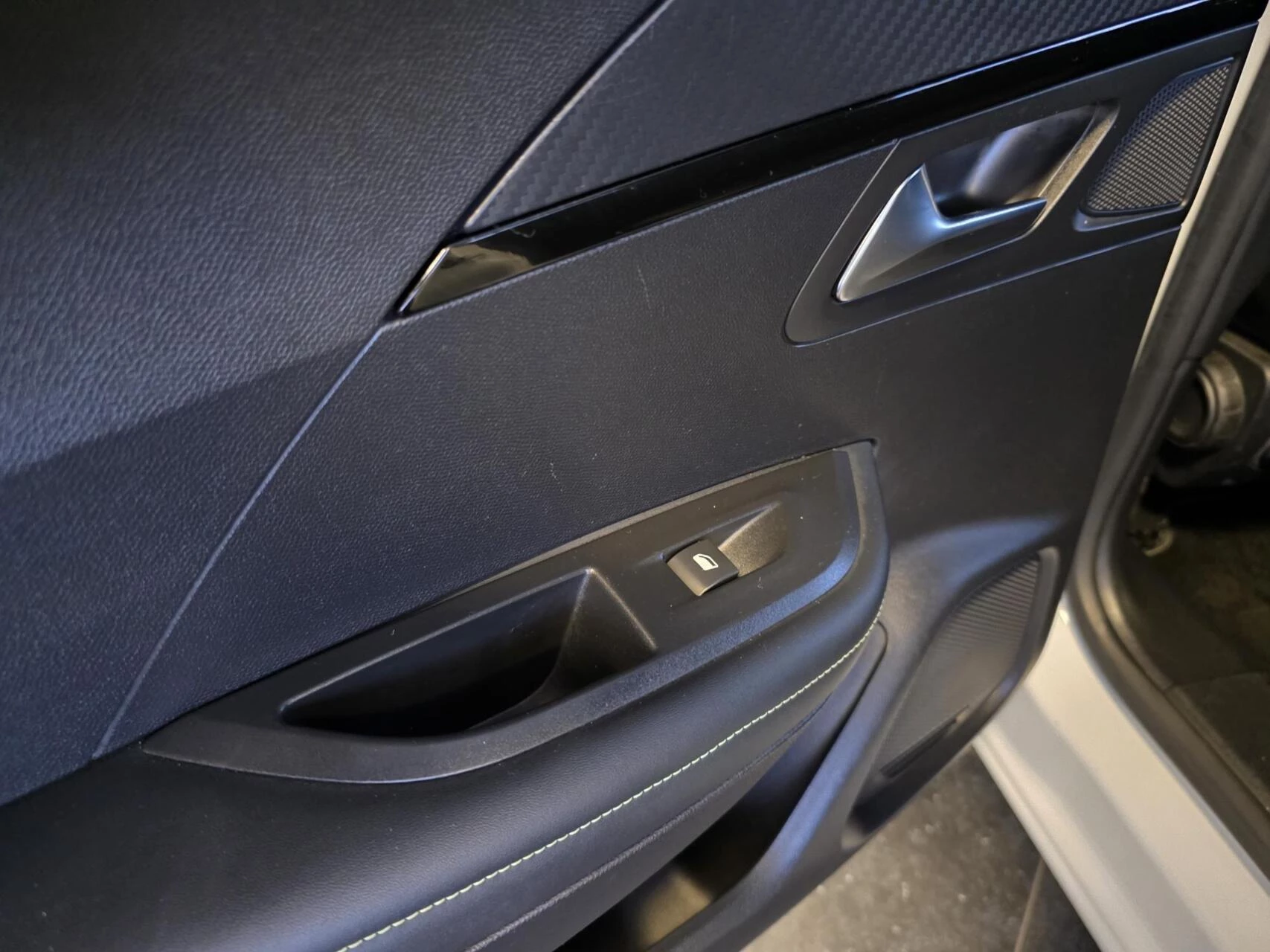 Hoofdafbeelding Peugeot e-2008