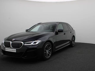 BMW 5 Serie Touring 530e High Executive | M Sportpakket | Parking Pack | Trekhaak | Panoramadak | Laserlight | 18''