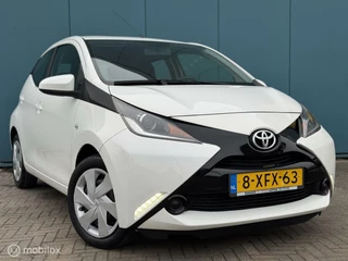 Hoofdafbeelding Toyota Aygo Toyota Aygo 1.0 VVT-i x-play 5Drs Airco Navi APK 04-2026