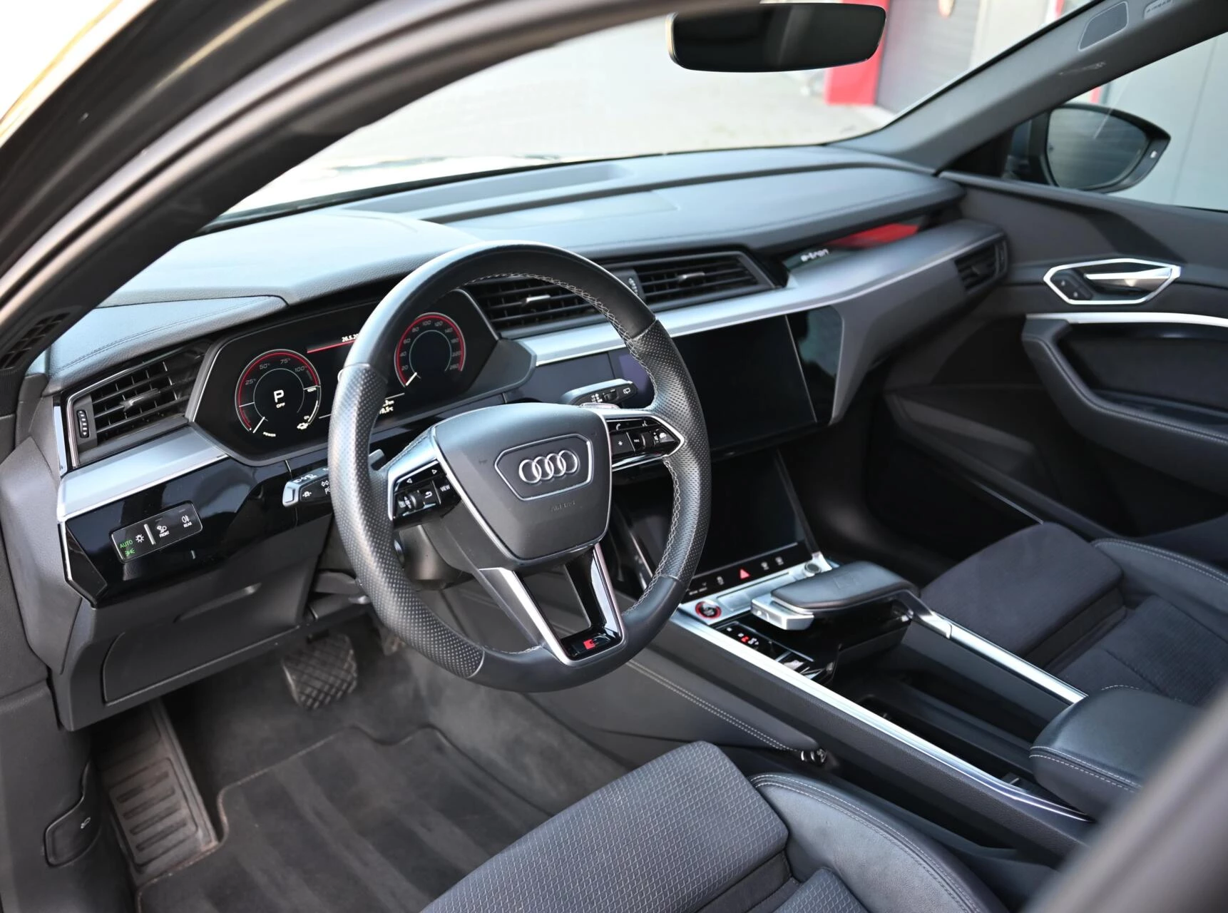 Hoofdafbeelding Audi e-tron