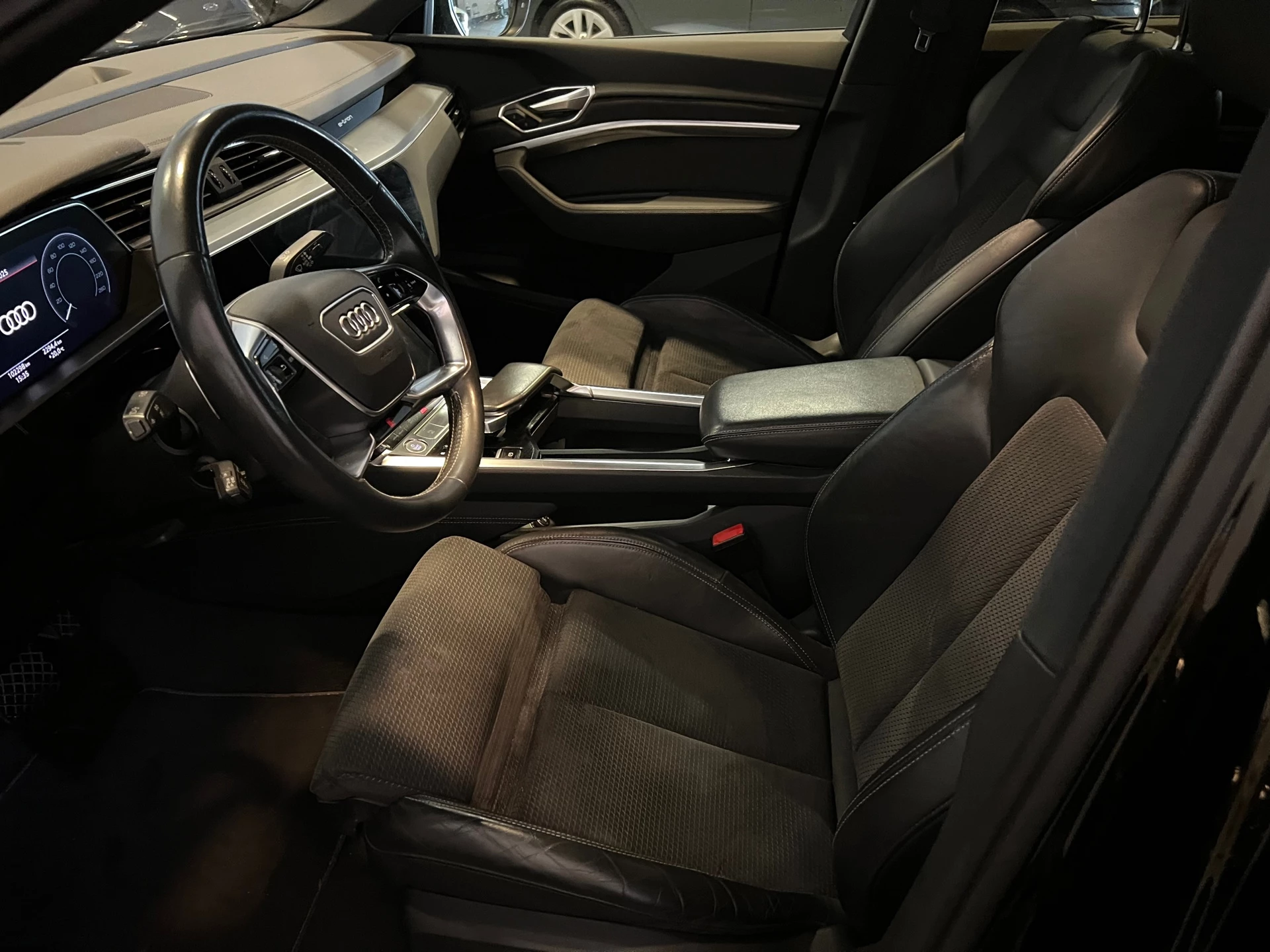 Hoofdafbeelding Audi e-tron