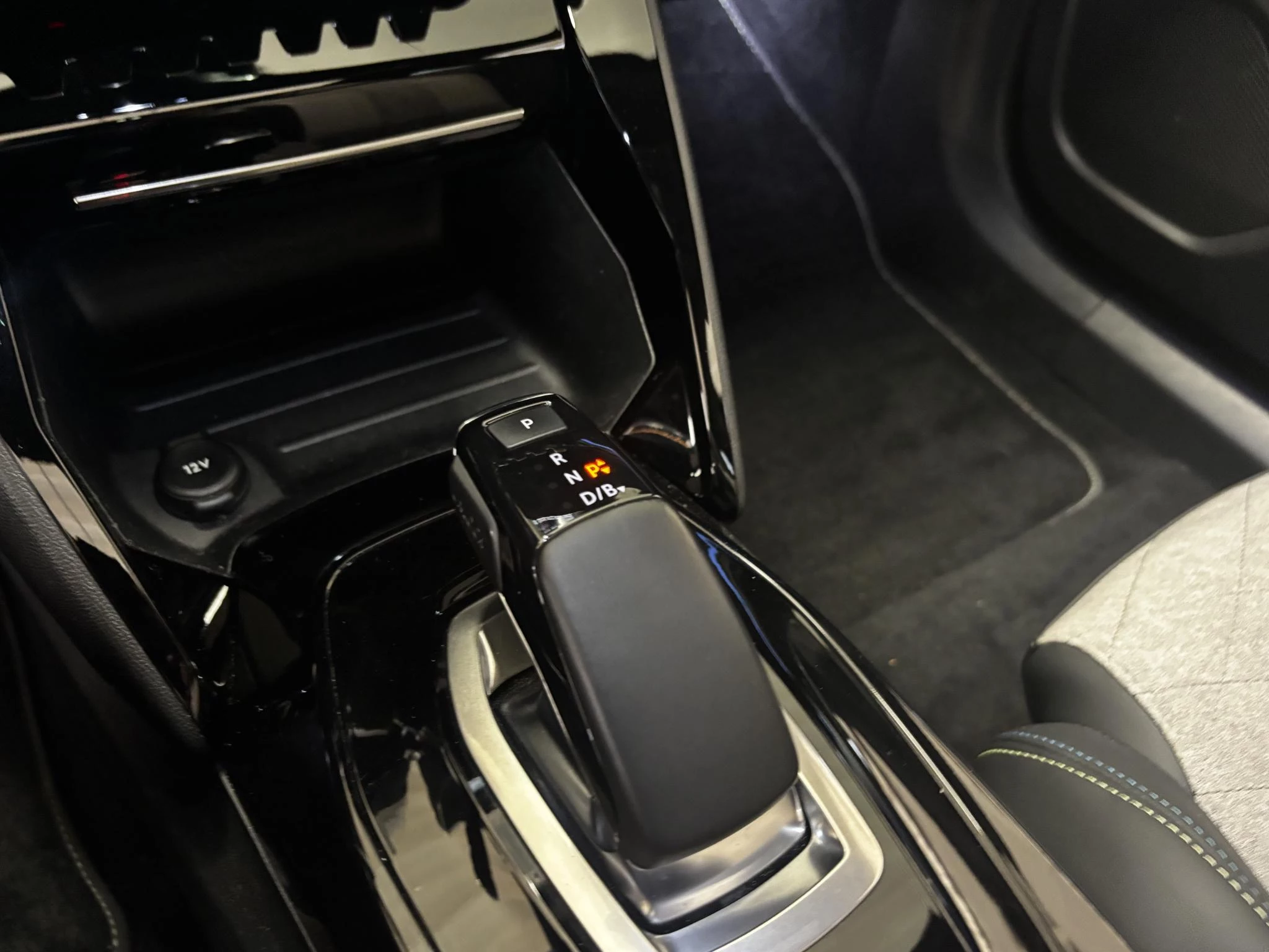 Hoofdafbeelding Peugeot e-2008