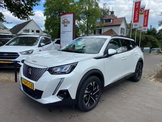 Hoofdafbeelding Peugeot e-2008 Peugeot e-2008 EV 50 KWH / PARELMOER / CARPLAY / CRUISE CTR. / 17'' LM-VELGEN