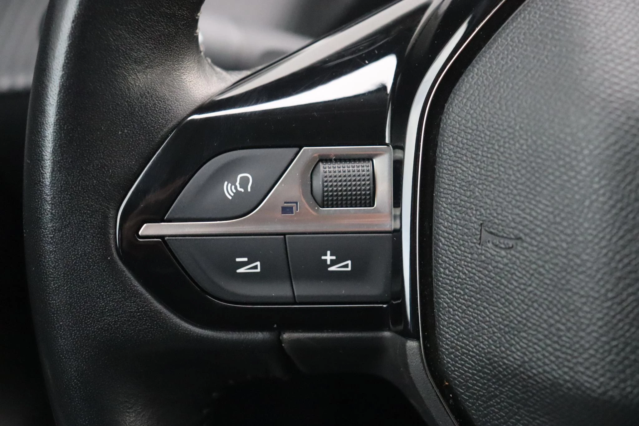 Hoofdafbeelding Peugeot e-208