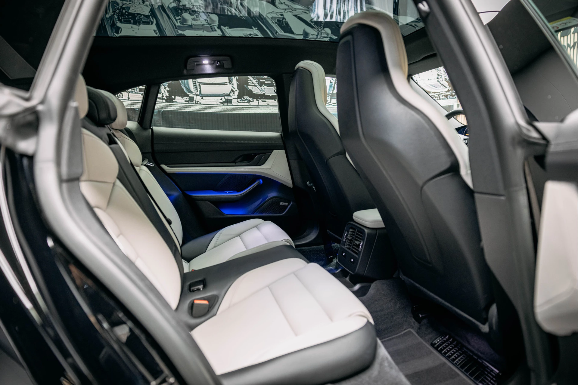 Hoofdafbeelding Porsche Taycan