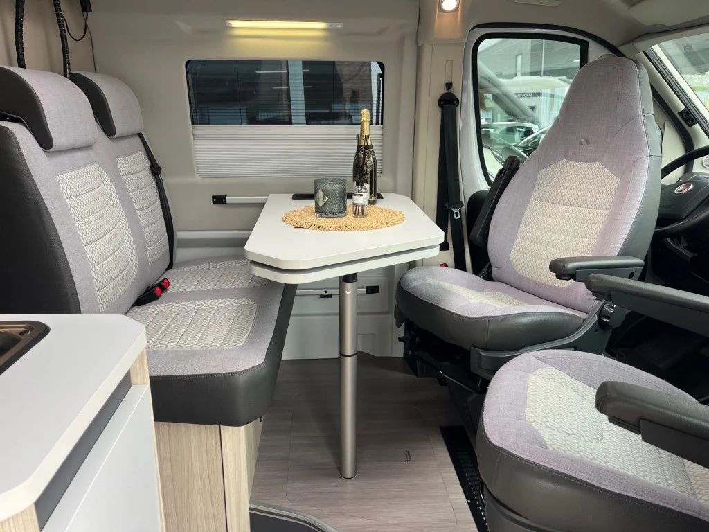 Hoofdafbeelding Adria Twin 640 Slb Plus Enkele Bedden 2x Airco