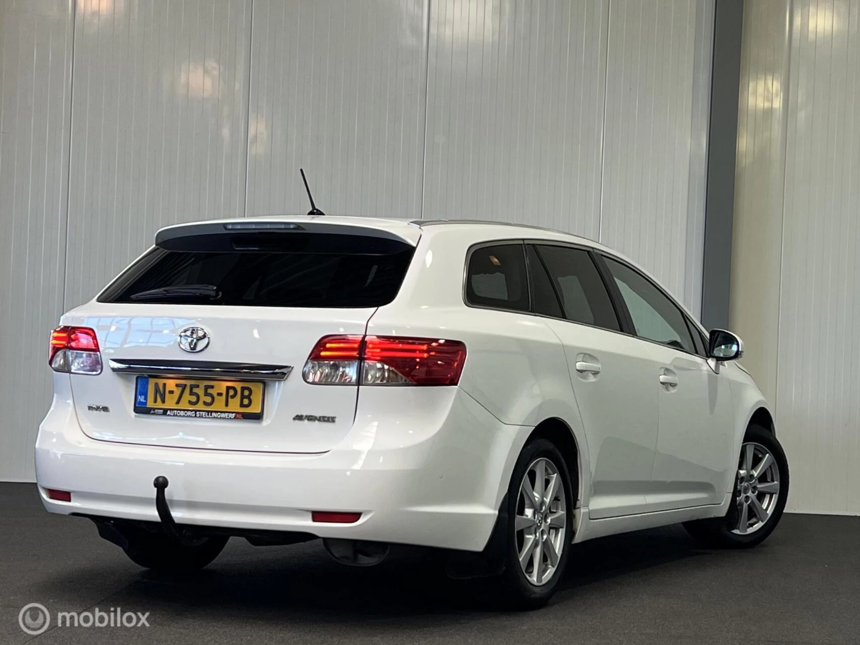 Hoofdafbeelding Toyota Avensis