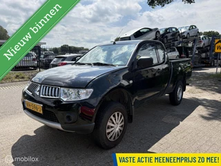 Hoofdafbeelding Mitsubishi L200 Mitsubishi L 200 4x4 2.5 DI-D Club Cab Invite MOTORSCHADE !!!!