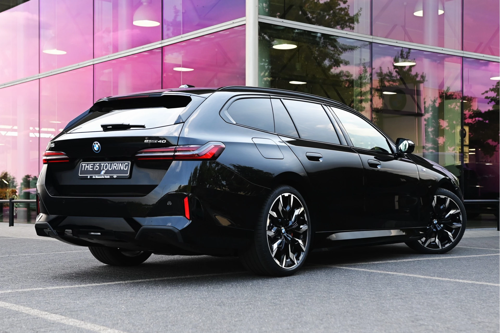 Hoofdafbeelding BMW i5