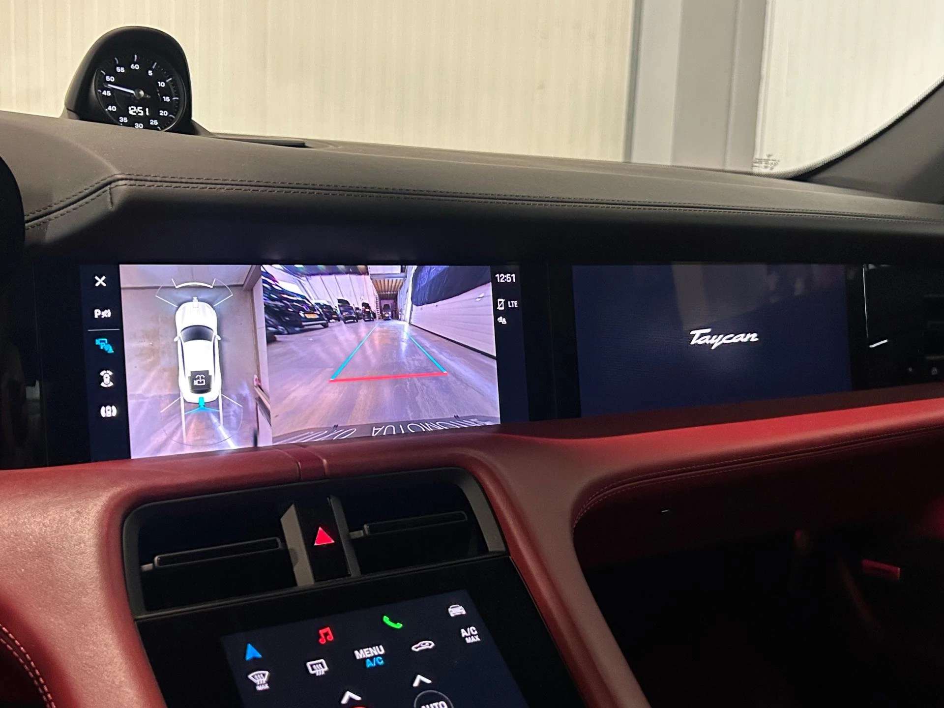 Hoofdafbeelding Porsche Taycan