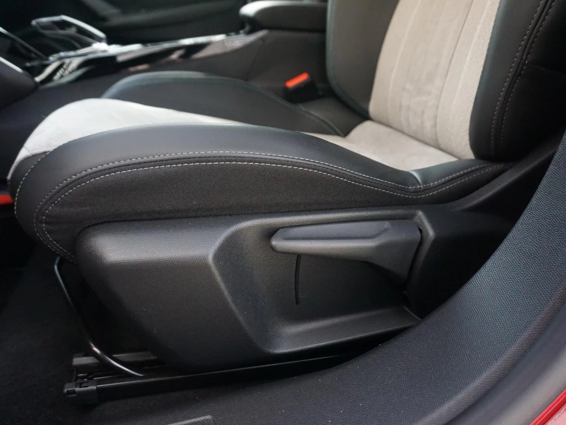 Hoofdafbeelding Peugeot e-2008