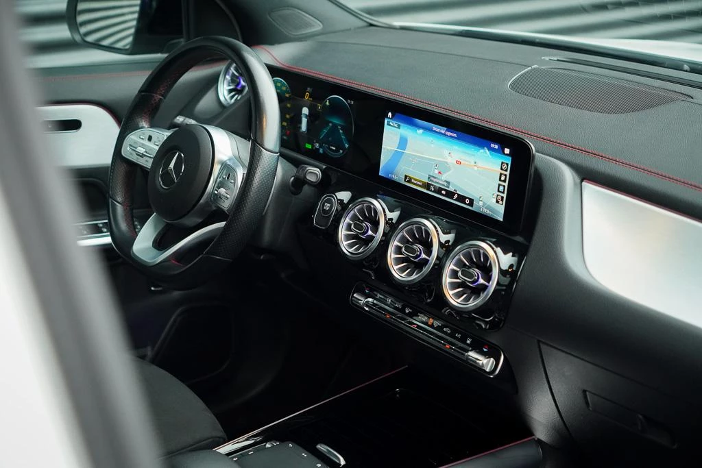 Hoofdafbeelding Mercedes-Benz EQA