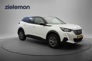 Hoofdafbeelding Peugeot e-2008 Peugeot e-2008 Active Pack 50 kWh - Carplay, Camera, Navi, Cruise, SOH 90%