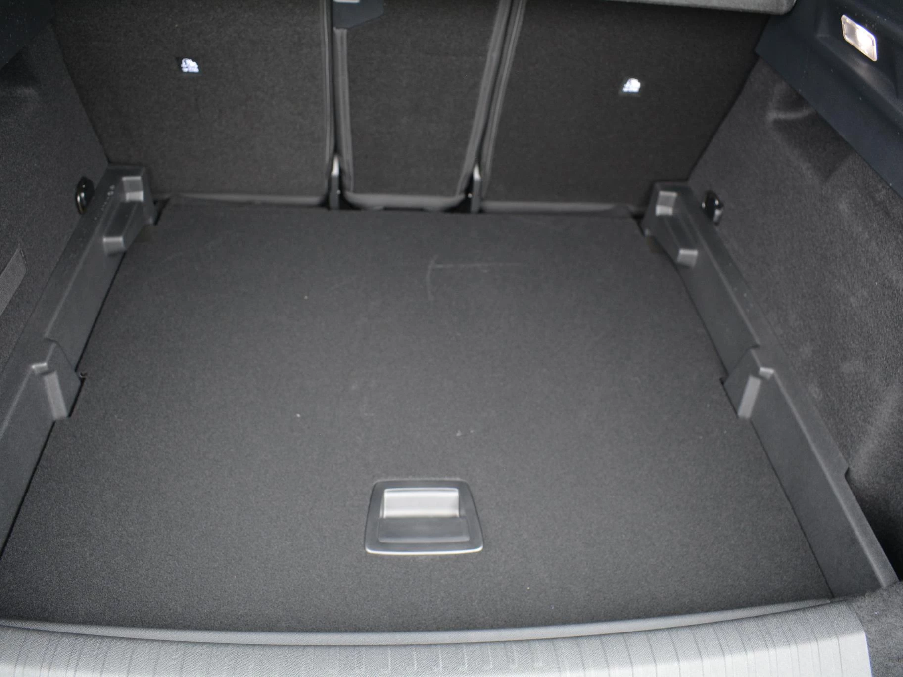 Hoofdafbeelding Peugeot e-3008