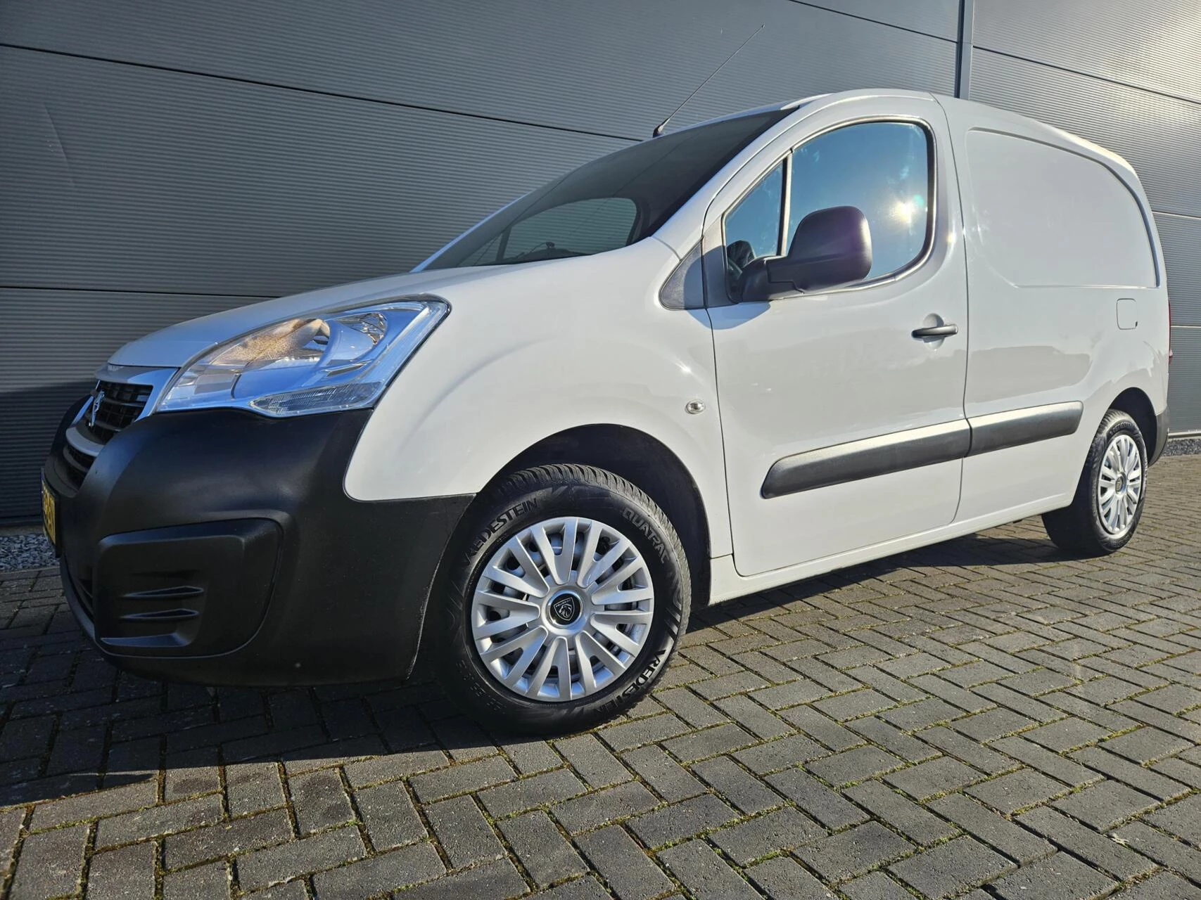 Hoofdafbeelding Peugeot Partner