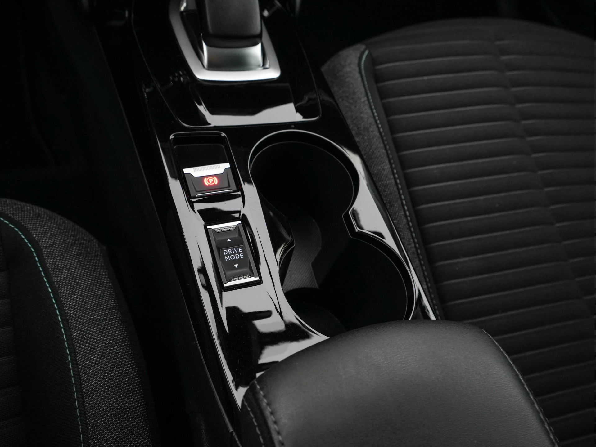 Hoofdafbeelding Peugeot e-208