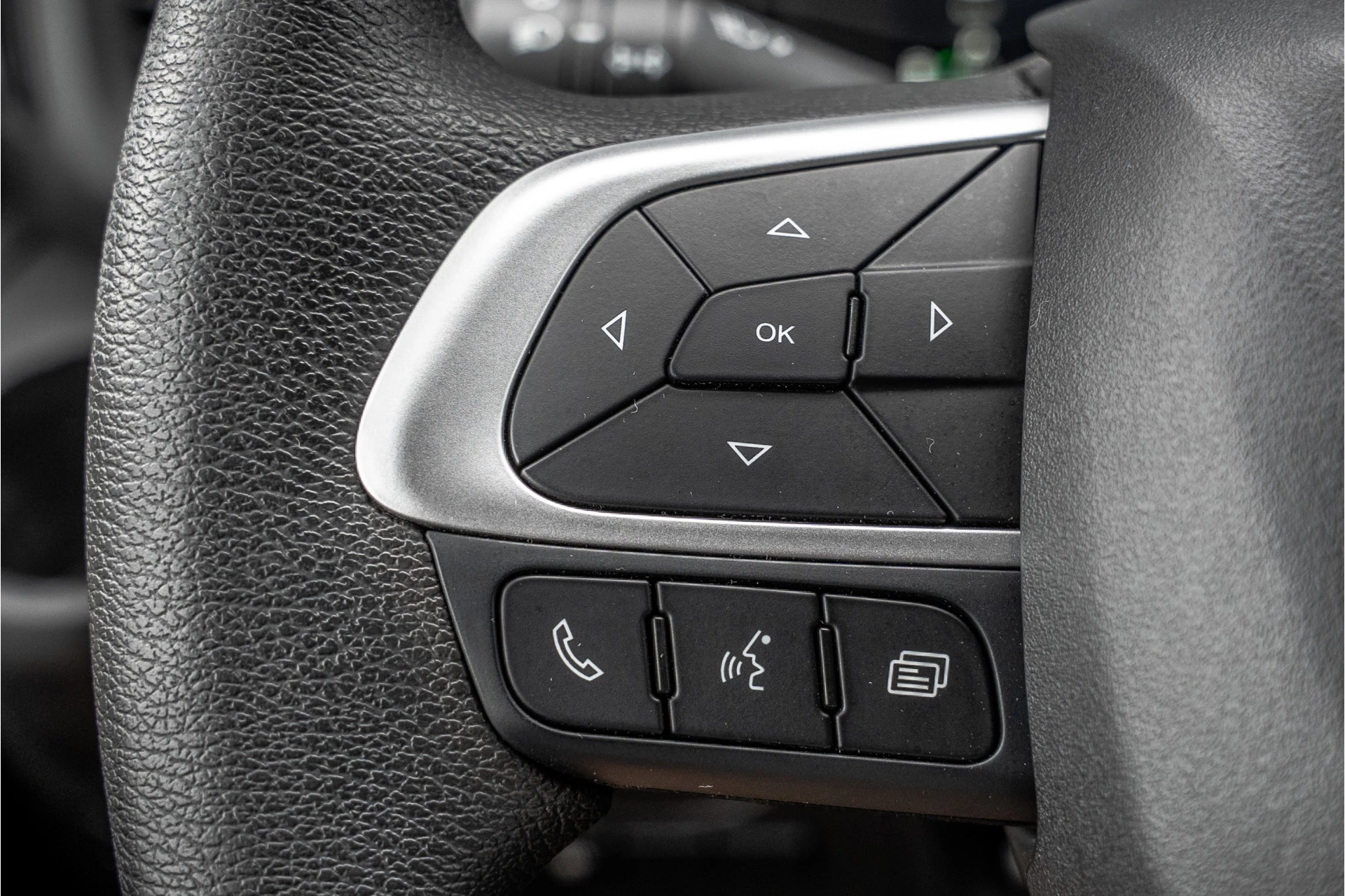 Hoofdafbeelding Iveco 35S18 | 3.0L 180PK | Automaat | NW MODEL | 3.5T Trekgewicht | Camera | Carplay | Climate