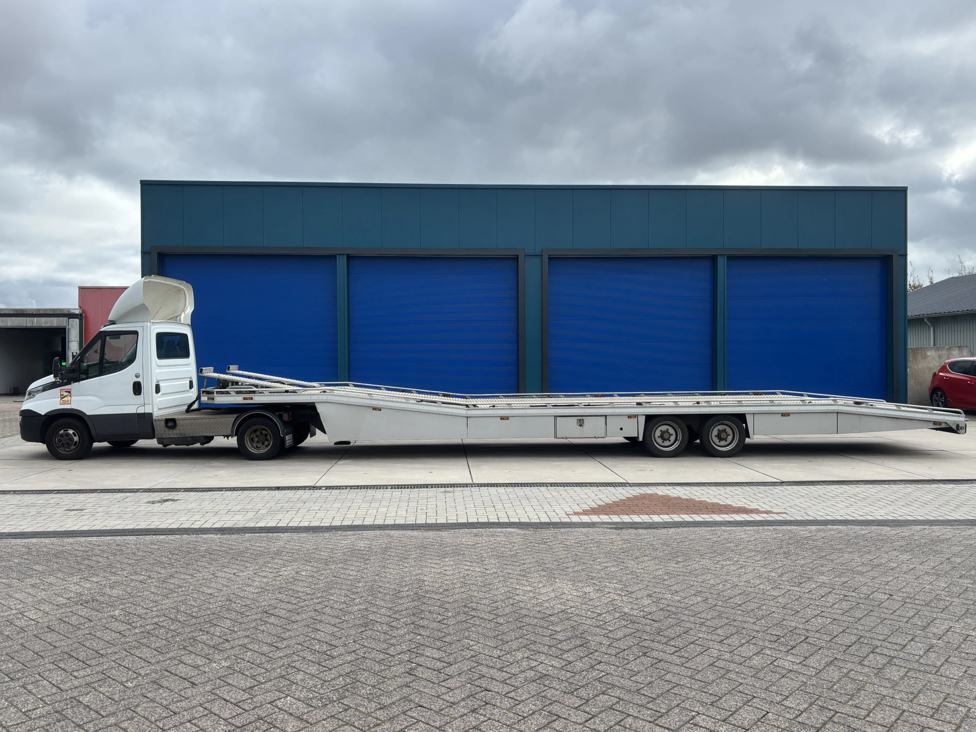 Hoofdafbeelding Iveco 40C18 3.0 180 PK Automaat Be Trekker + Autotransporter Tijhof voor 3 auto's