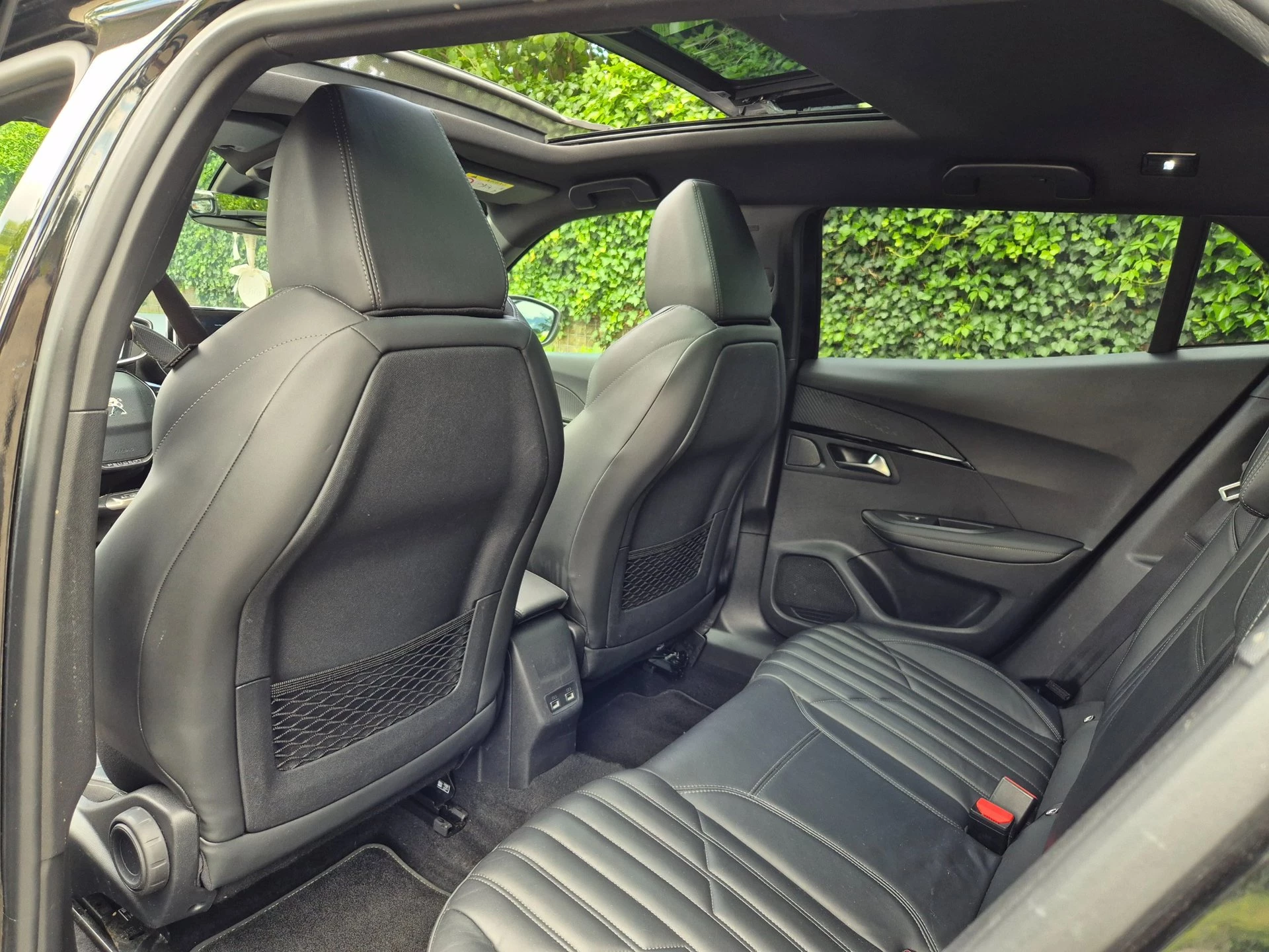 Hoofdafbeelding Peugeot e-2008