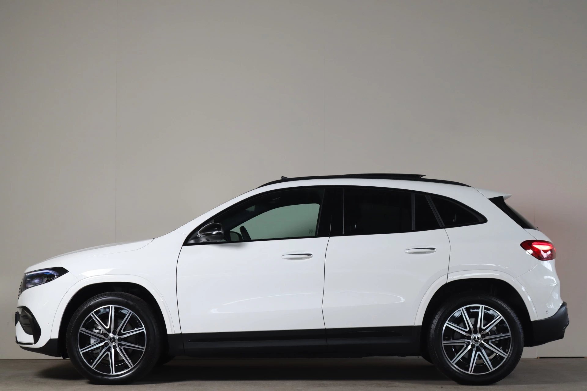 Hoofdafbeelding Mercedes-Benz EQA