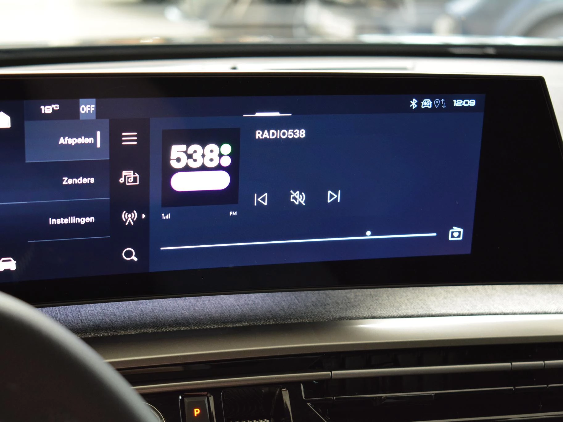 Hoofdafbeelding Peugeot e-3008