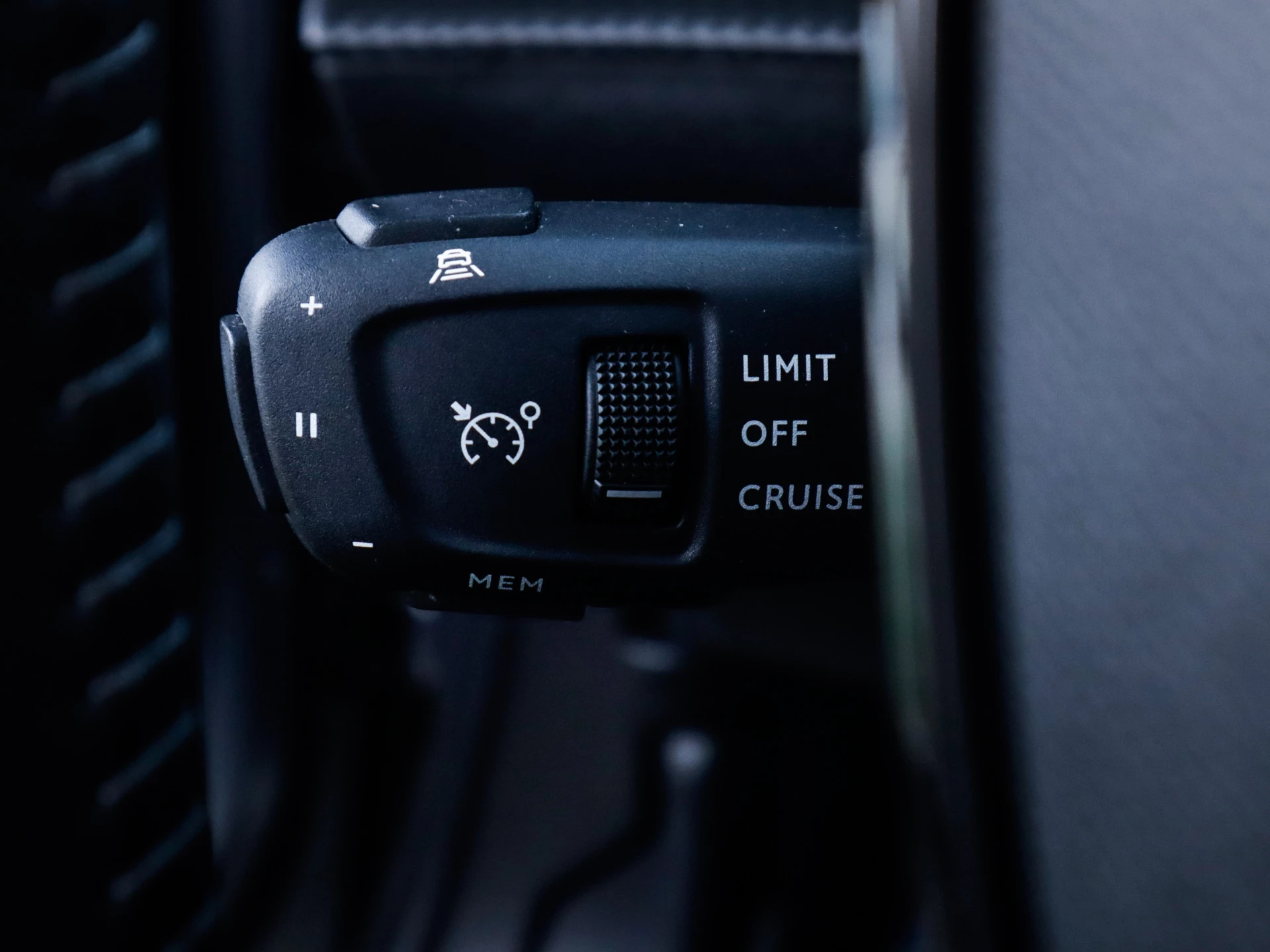 Hoofdafbeelding Peugeot e-2008