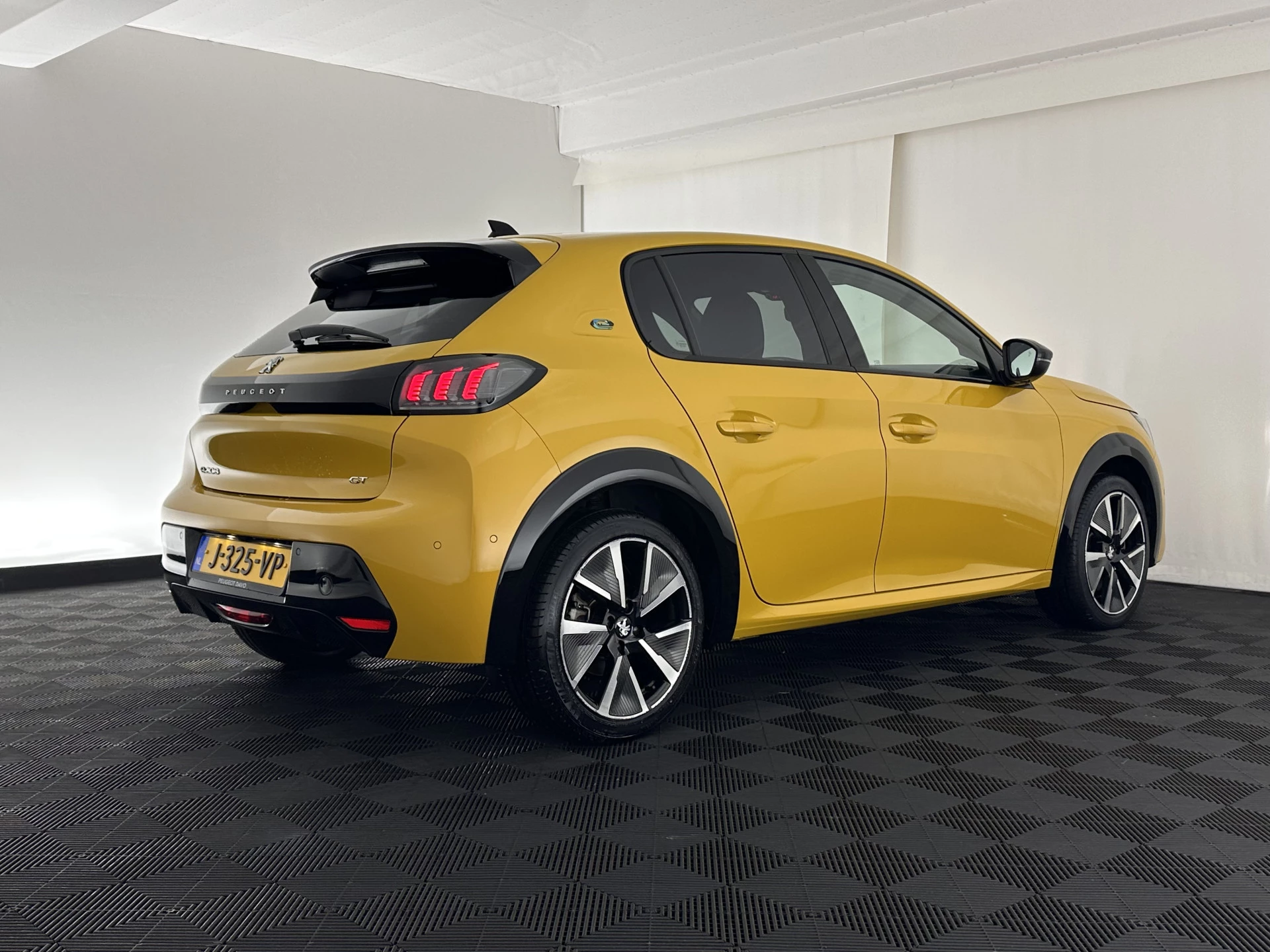 Hoofdafbeelding Peugeot e-208