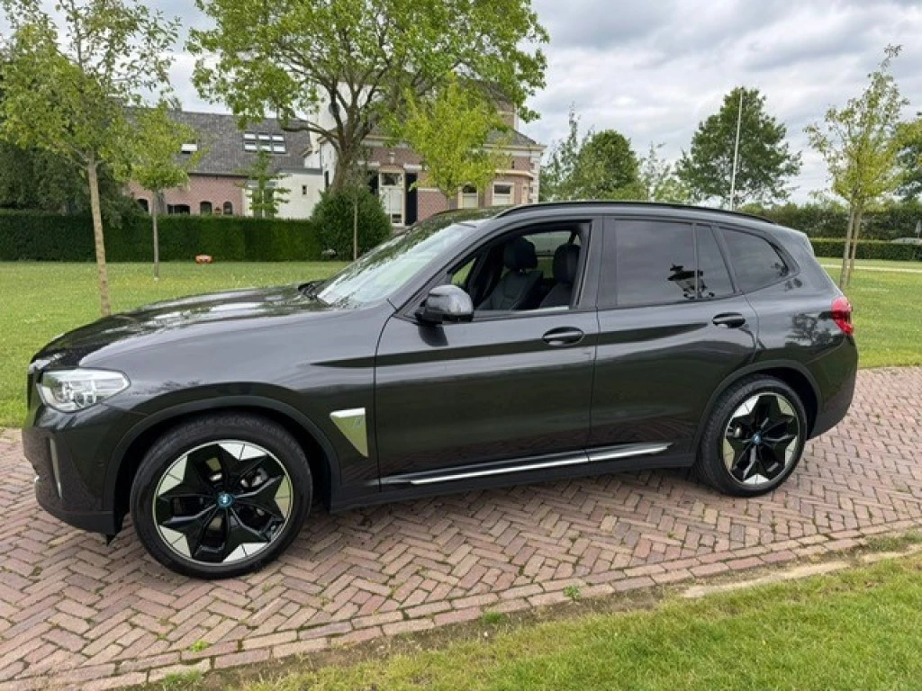 Hoofdafbeelding BMW iX3
