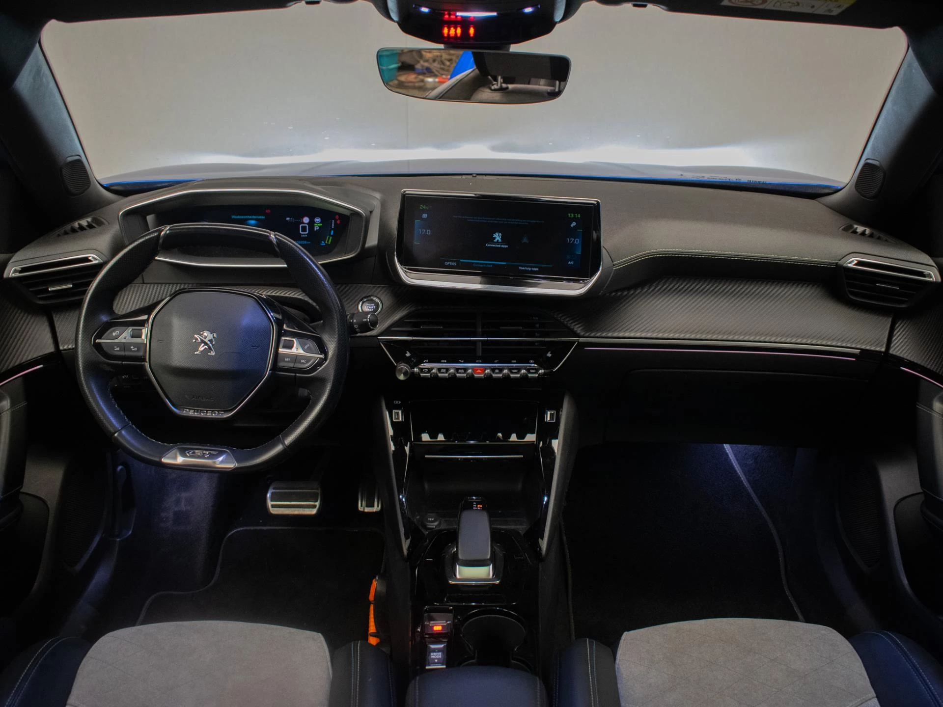 Hoofdafbeelding Peugeot e-2008