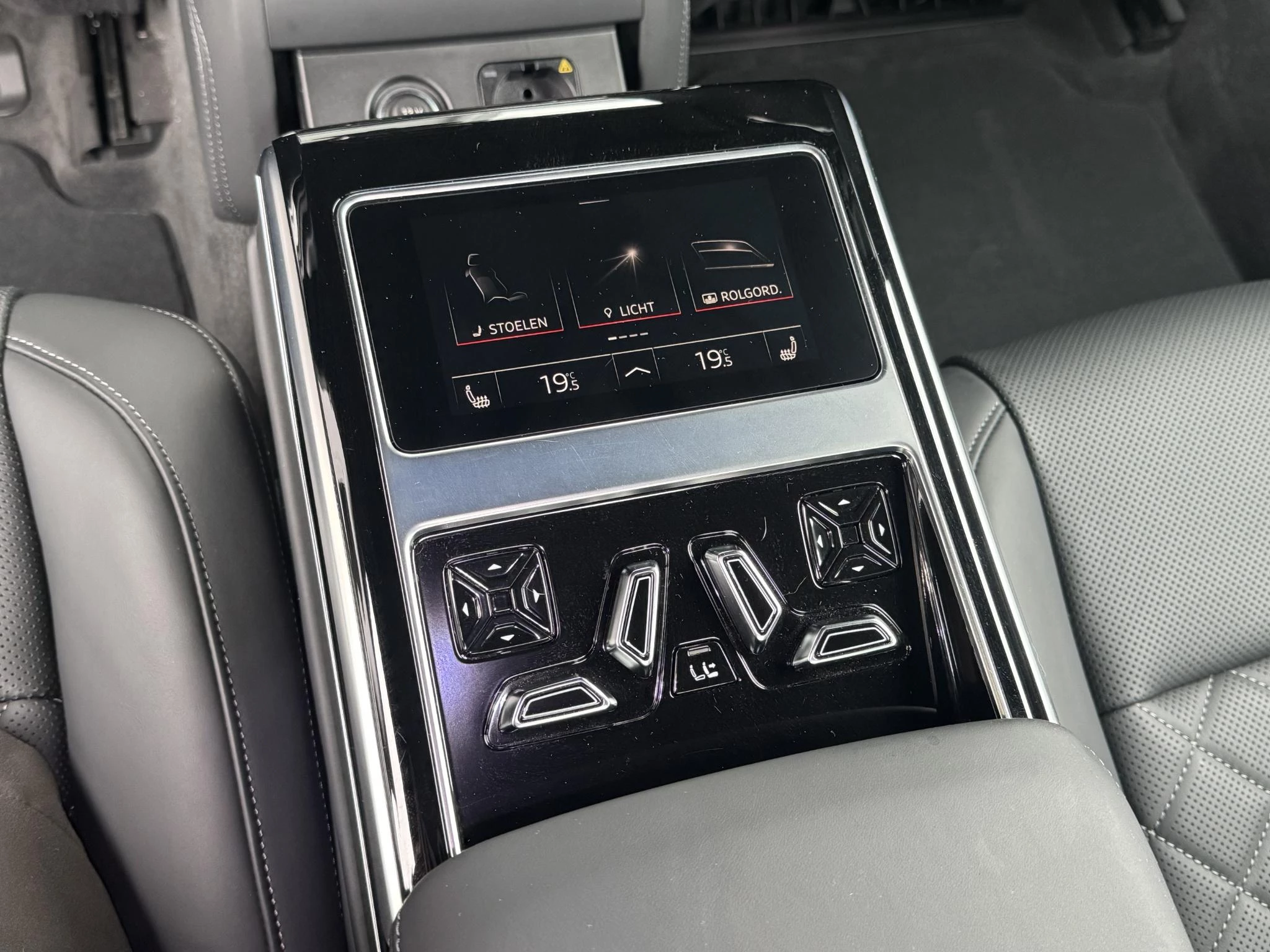 Hoofdafbeelding Audi A8