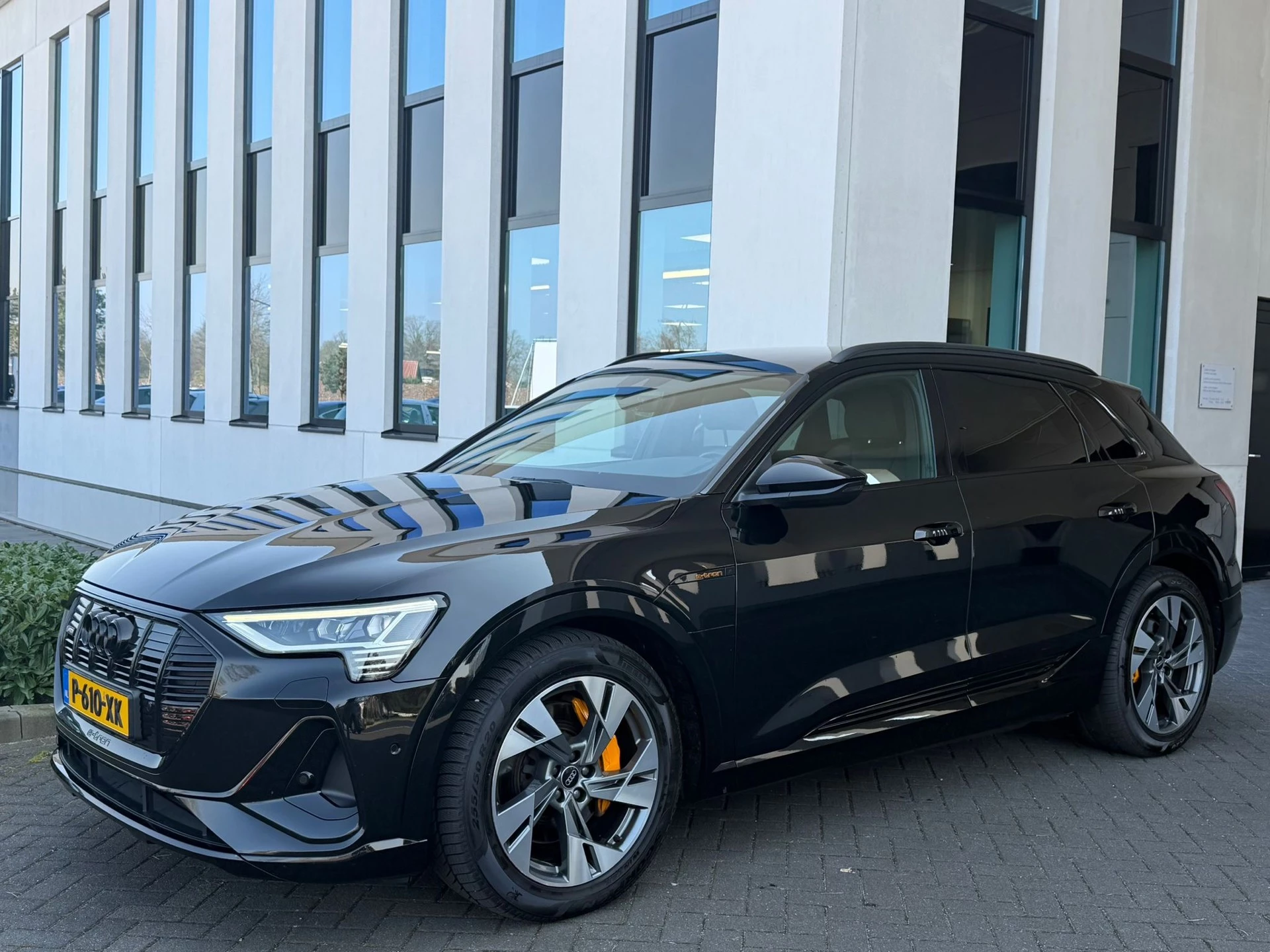 Hoofdafbeelding Audi e-tron