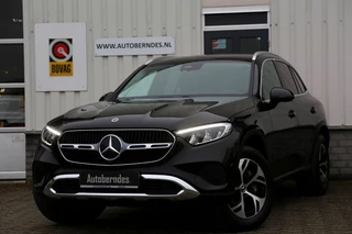 Hoofdafbeelding Mercedes-Benz GLC Mercedes-Benz GLC 300e 4MATIC Plug in hybride PHEV*MB Fabrieksgarantie*Perfect MB Onderh.*1ste Eig.*BTW*Luchtvering/Elek. Trekhaak/ACC/Stoelverw./Stuurverw./Dodehoek/LED/Camera/Apple Carplay-Android/Parkeersens.V+A/18 inch LM*