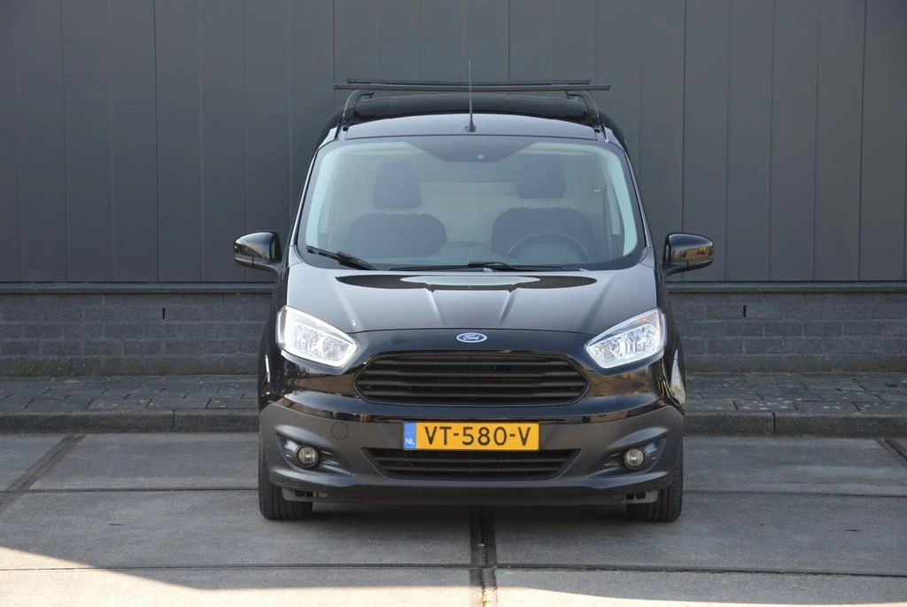 Hoofdafbeelding Ford Transit Courier