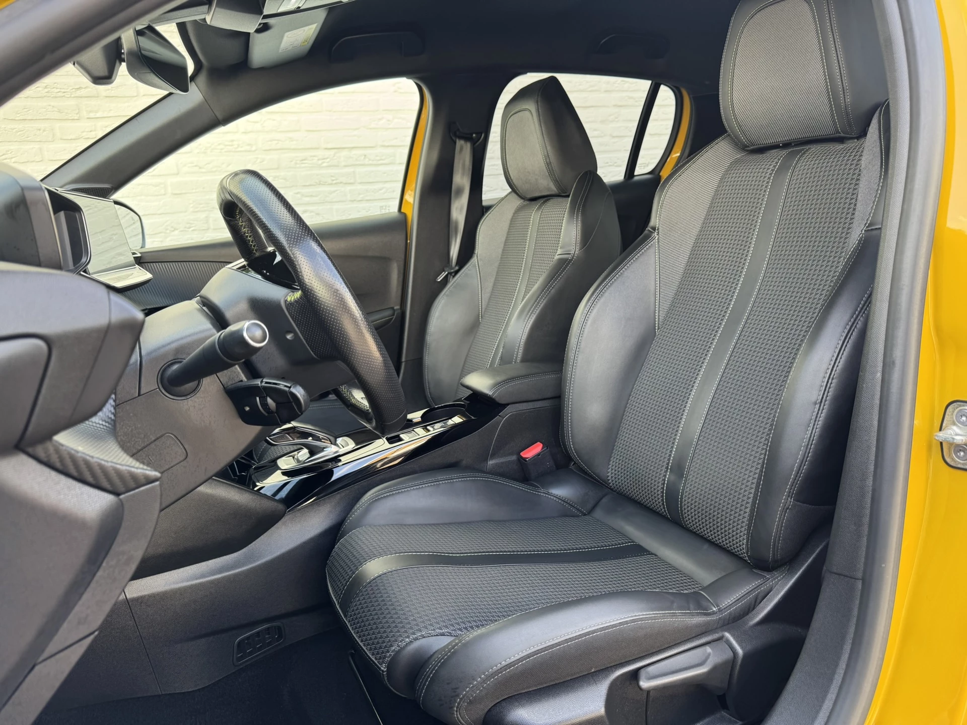 Hoofdafbeelding Peugeot e-208