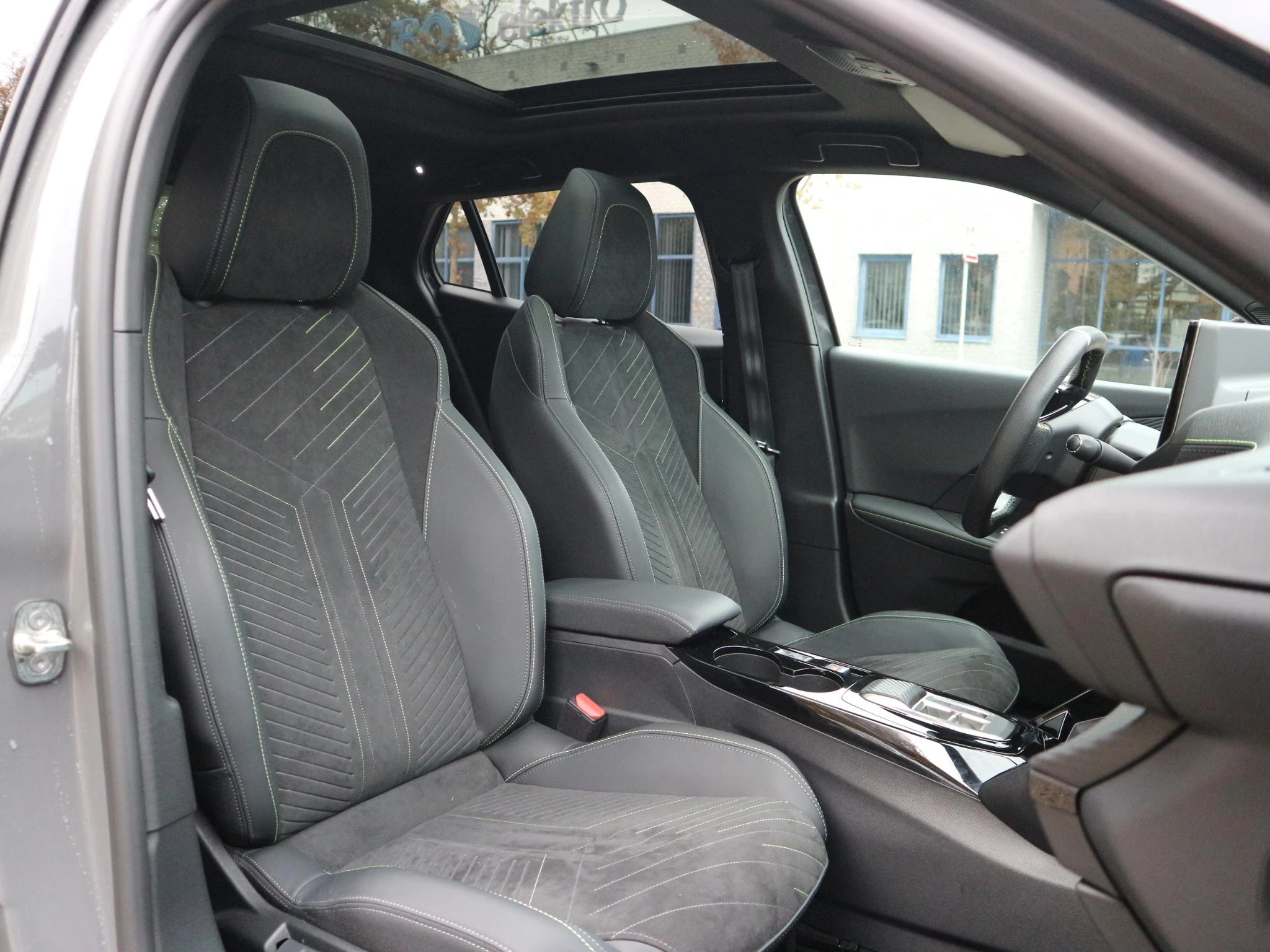 Hoofdafbeelding Peugeot e-2008