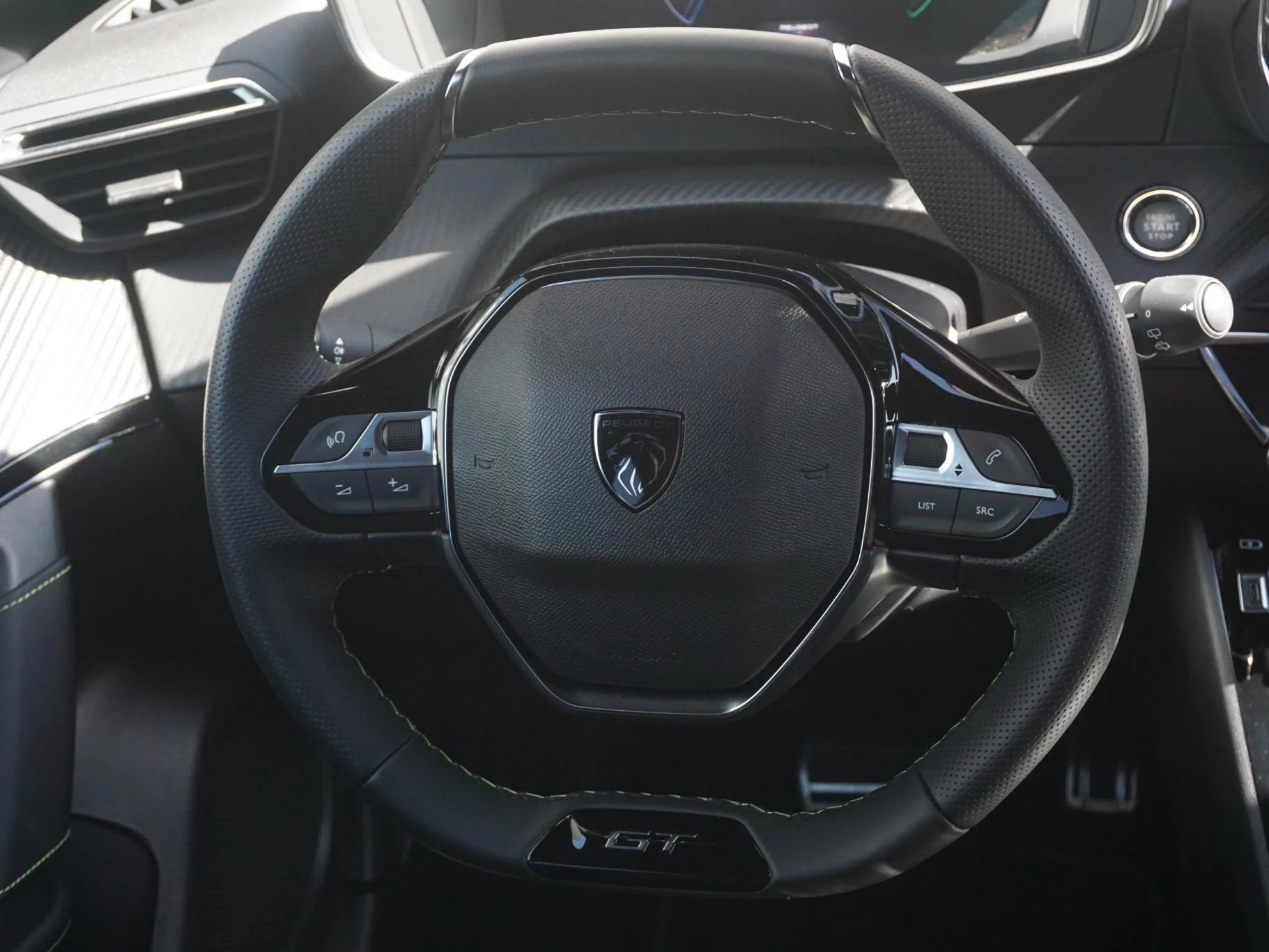 Hoofdafbeelding Peugeot e-2008