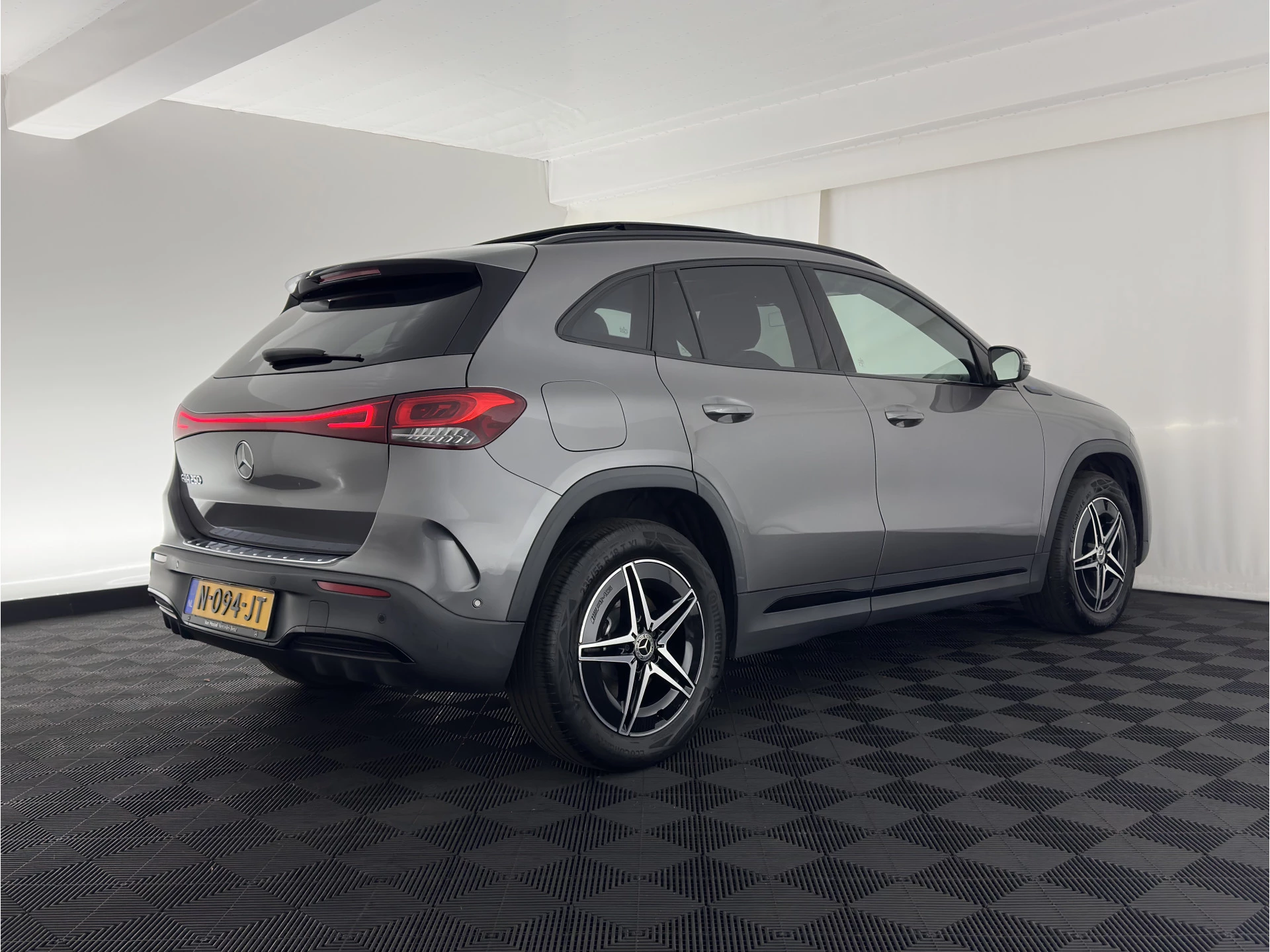 Hoofdafbeelding Mercedes-Benz EQA