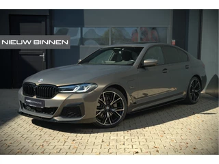 BMW 5 Serie 520e Business Edition Plus M Sport | M Performance | Alvitgrau | Panoramadak | Laser | Stoelverwarming | Stuurverwarming | Camera | Adaptive Cruise Control | Apple Carplay | Navigatie | Elektrische Stoelen |