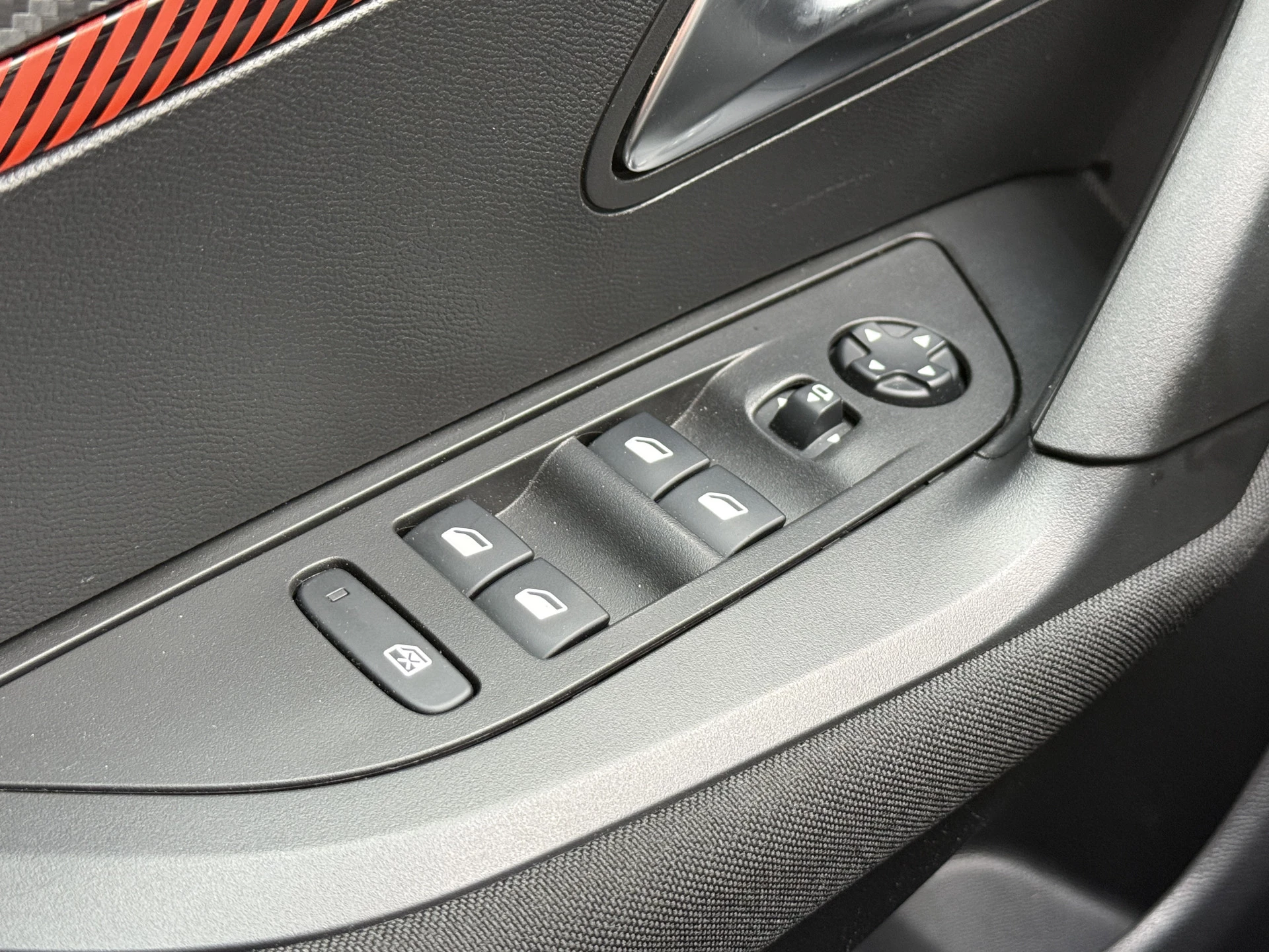 Hoofdafbeelding Peugeot e-2008