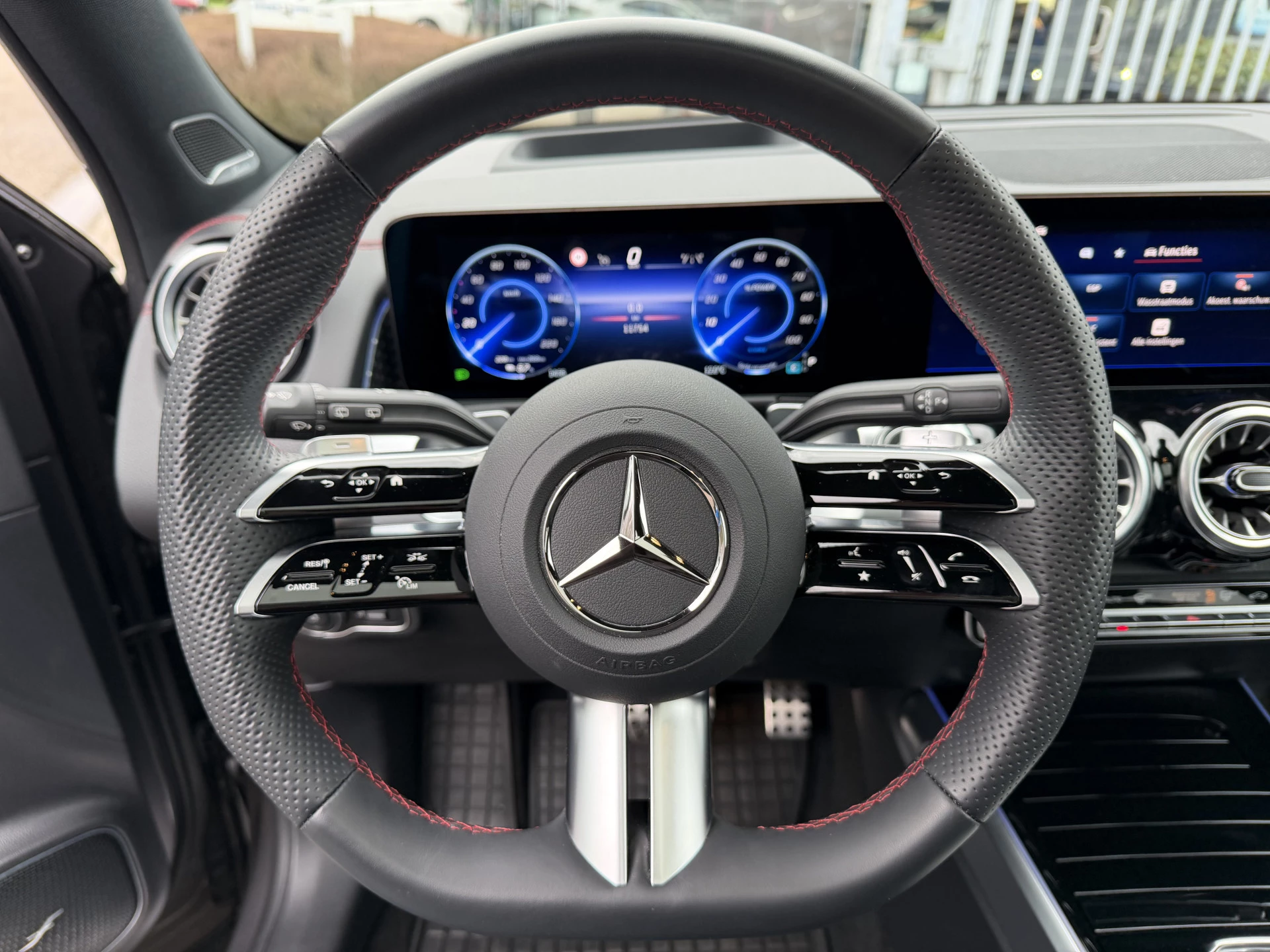 Hoofdafbeelding Mercedes-Benz EQB