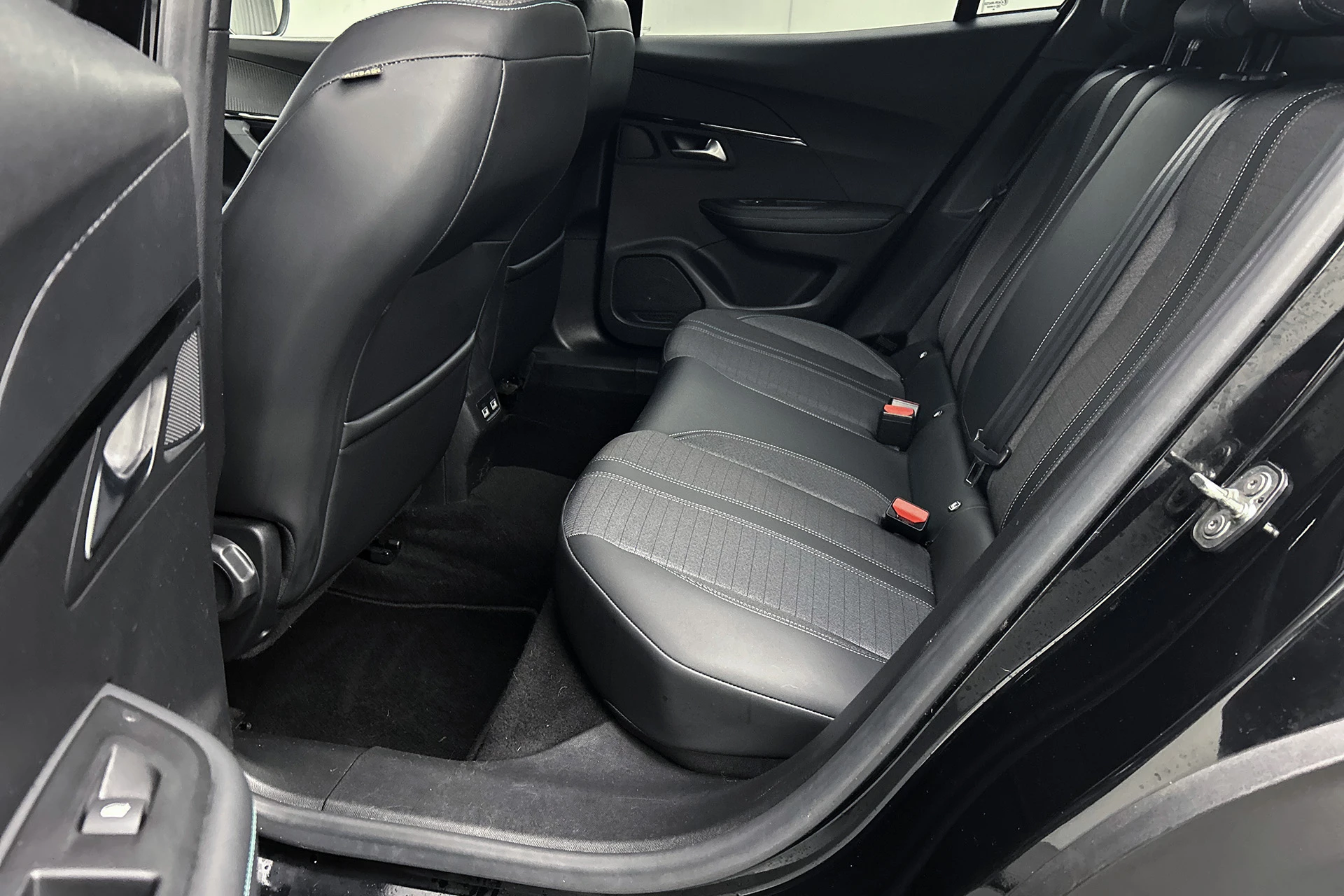 Hoofdafbeelding Peugeot e-2008