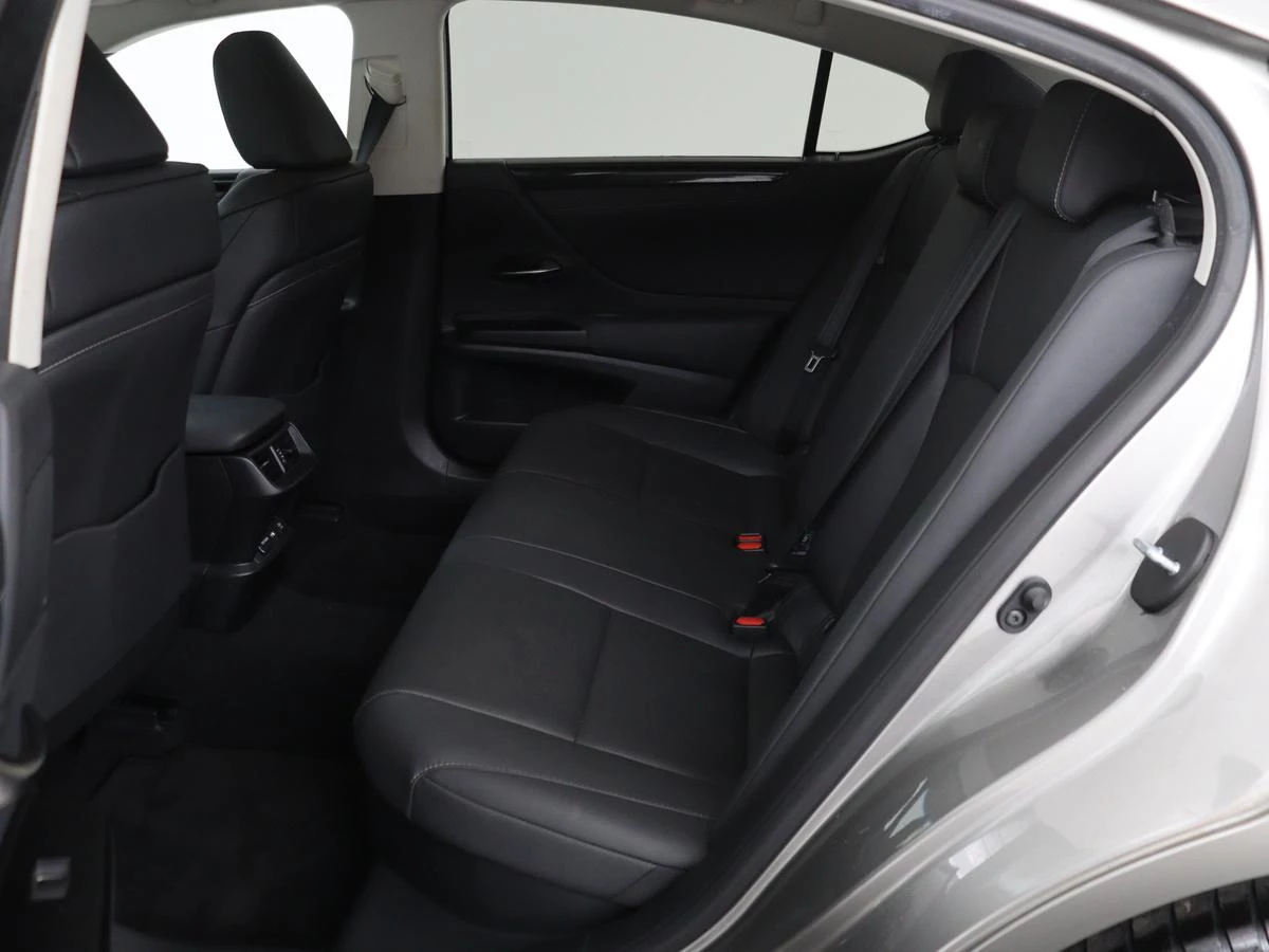 Hoofdafbeelding Lexus ES