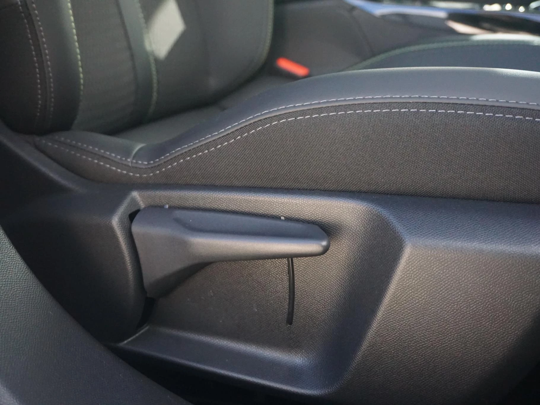 Hoofdafbeelding Peugeot e-2008