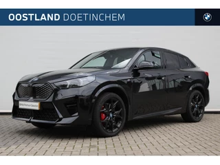Hoofdafbeelding BMW iX2 BMW iX2 eDrive20 High Executive M Sport / Panoramadak / Trekhaak / Sportstoelen / M Adaptief onderstel / Comfort Access / Stoelverwarming / Adaptieve LED / Parking Assistant Plus / Head-Up / Harman-Kardon