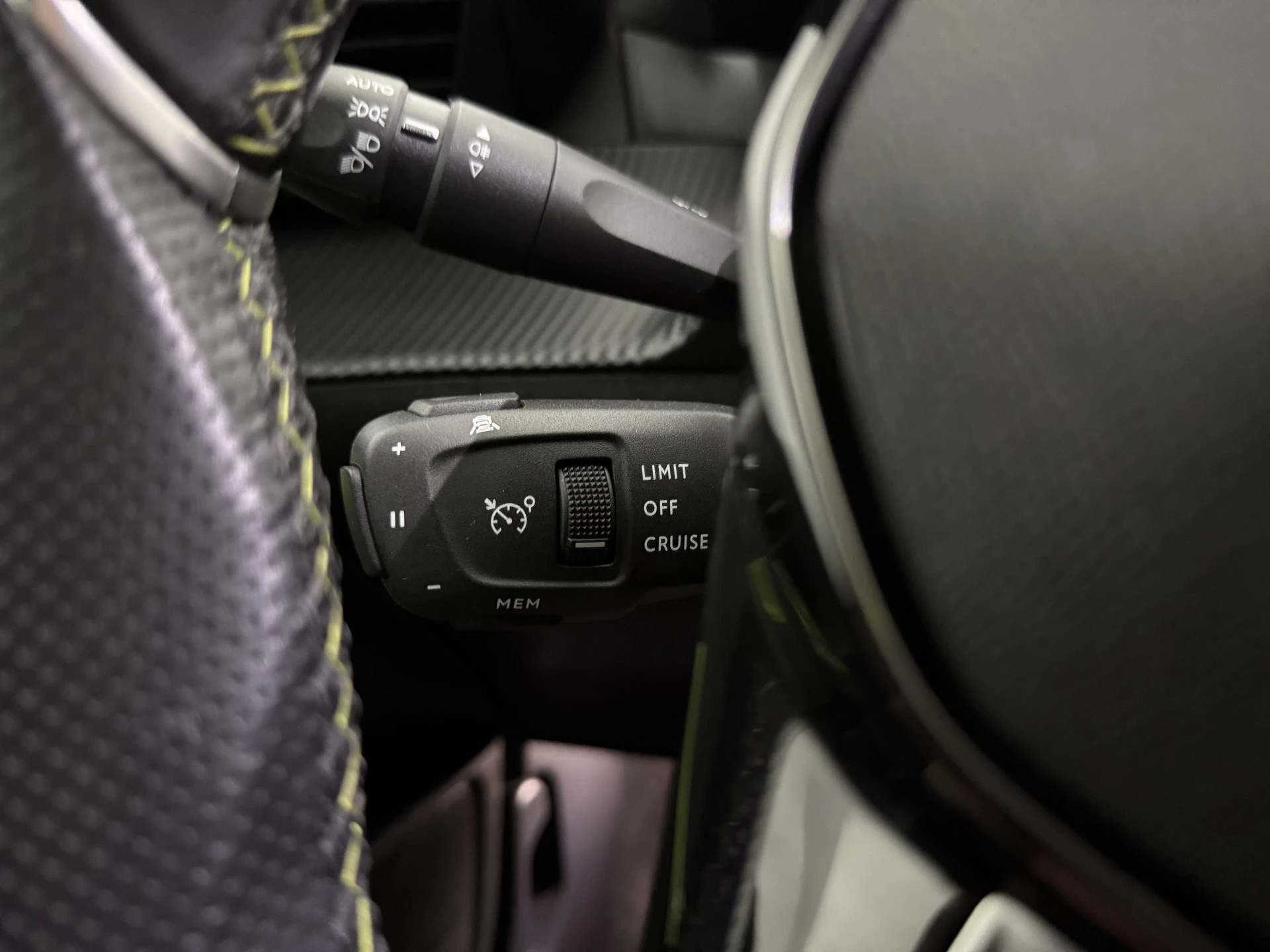 Hoofdafbeelding Peugeot e-208