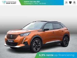 Hoofdafbeelding Peugeot e-2008 Peugeot e-2008 EV GT Première 1 fase 50 kWh SOH 92,9% | SCHUIF- KANTELDAK | NAVI & CARPLAY | ACHTERUITRIJCAMERA MET SENSOREN | E.C.C. |