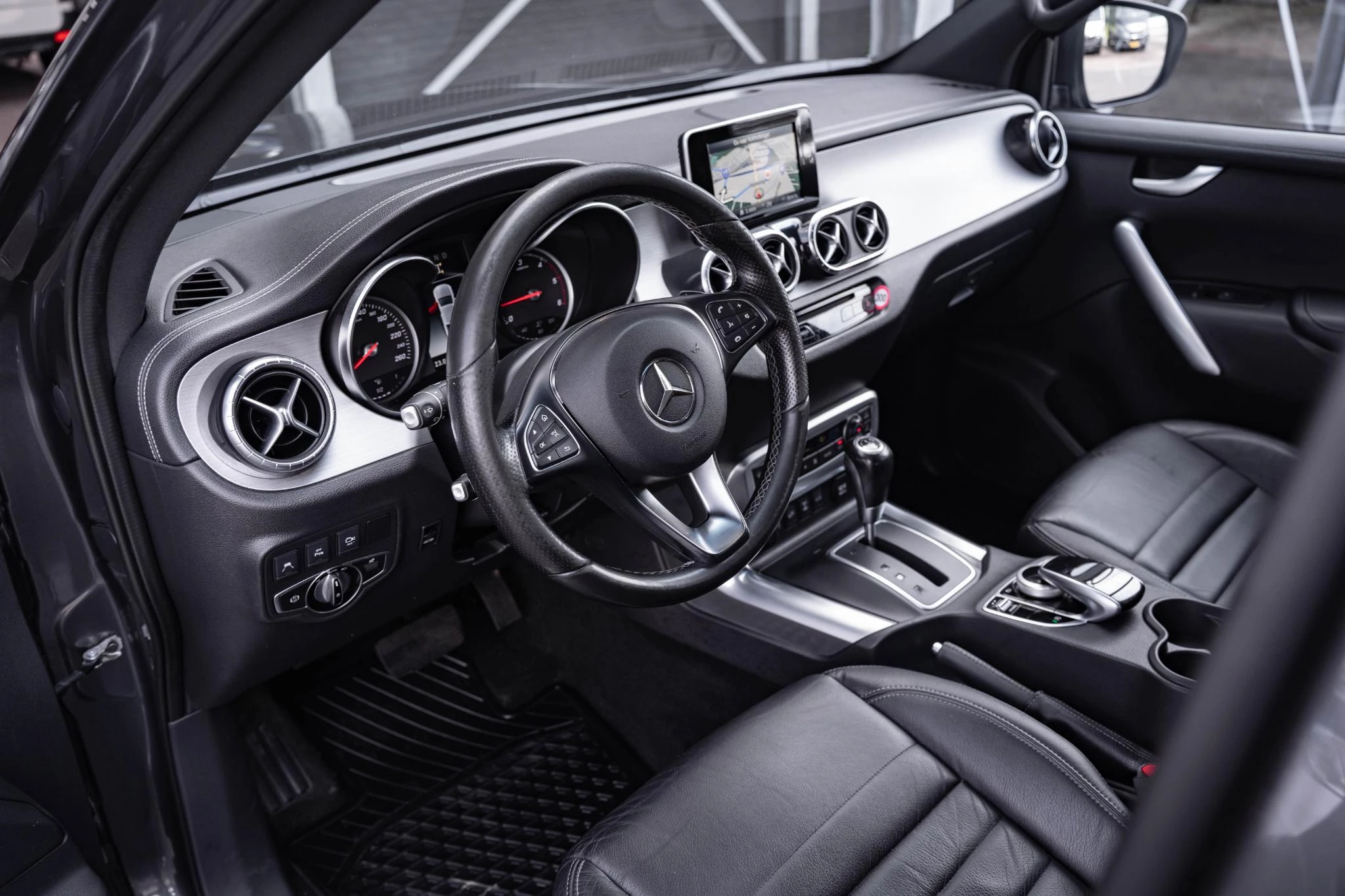 Hoofdafbeelding Mercedes-Benz X-Klasse