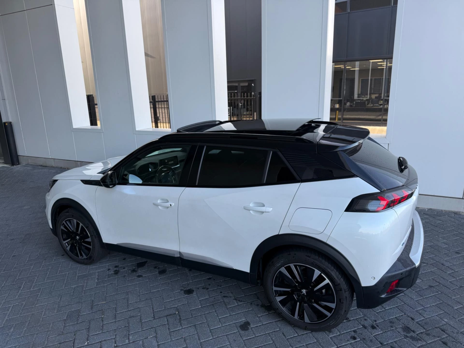 Hoofdafbeelding Peugeot e-2008