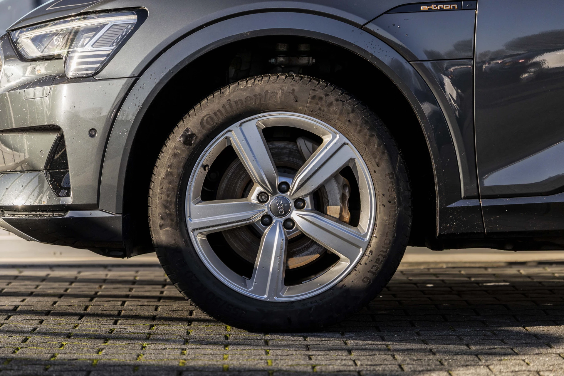 Hoofdafbeelding Audi e-tron