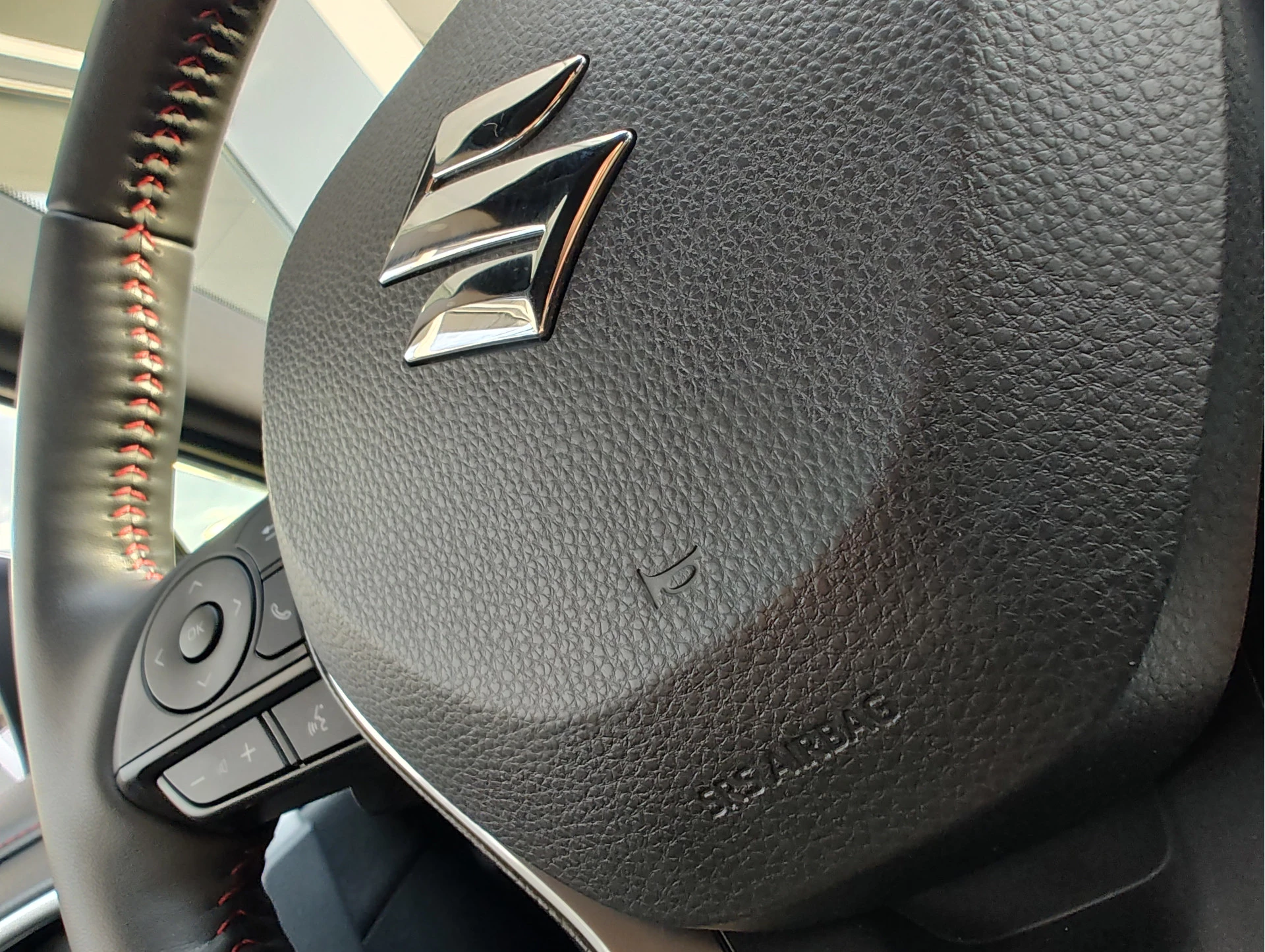 Hoofdafbeelding Suzuki Across